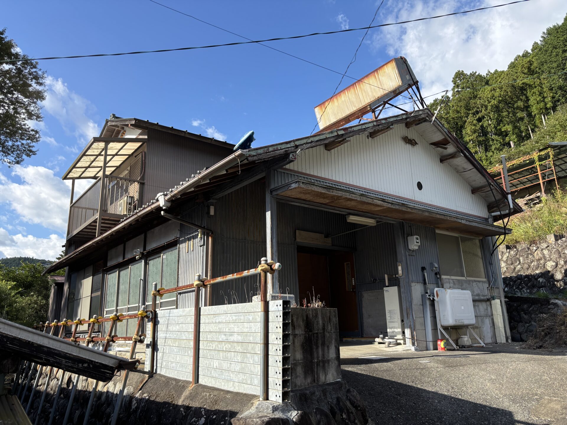 【下泉地区】大井川鐵道・下泉駅から徒歩１分。安価な２階建て家屋