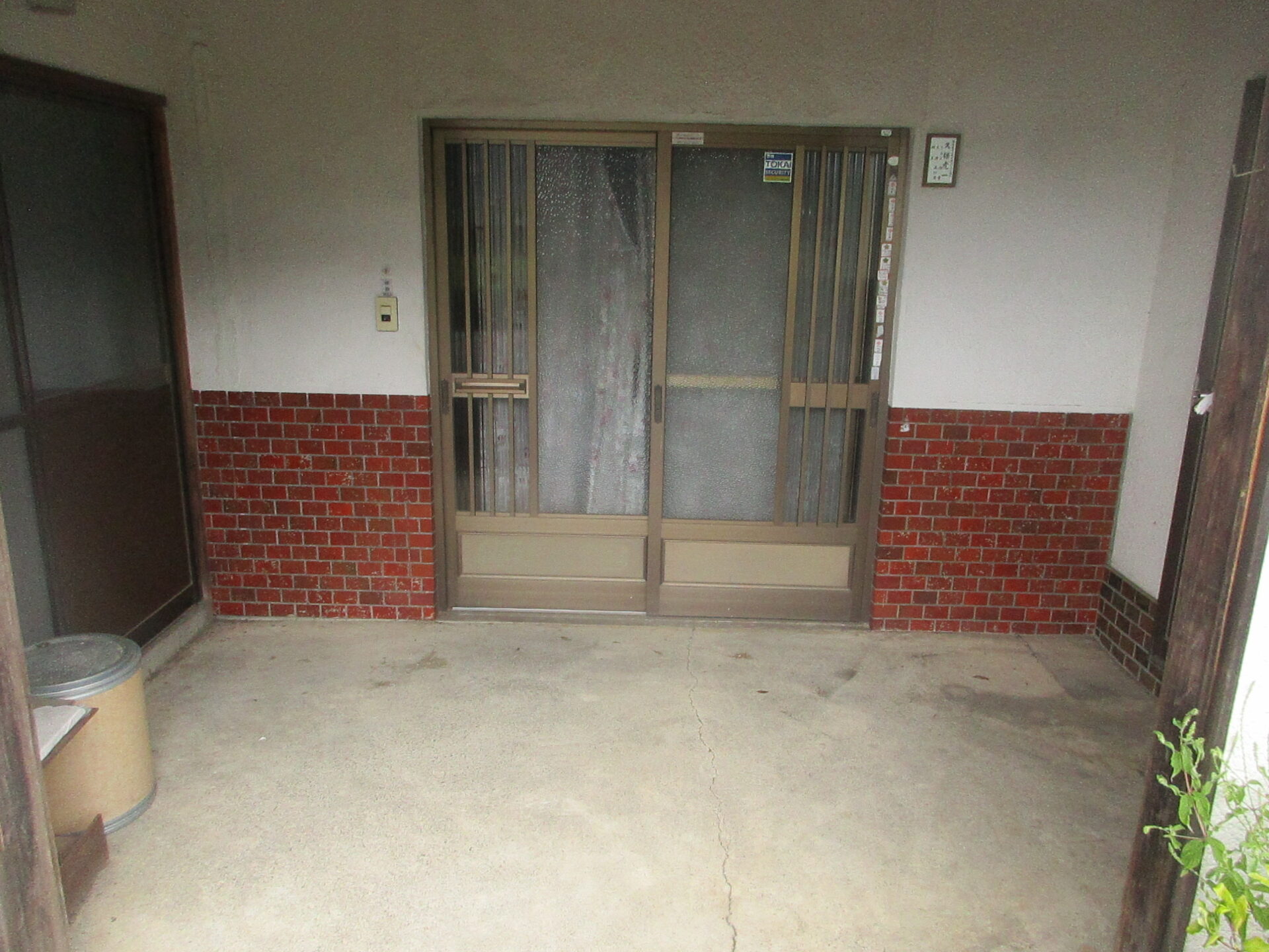 House in Kawanehon, Shizuoka: Entrance