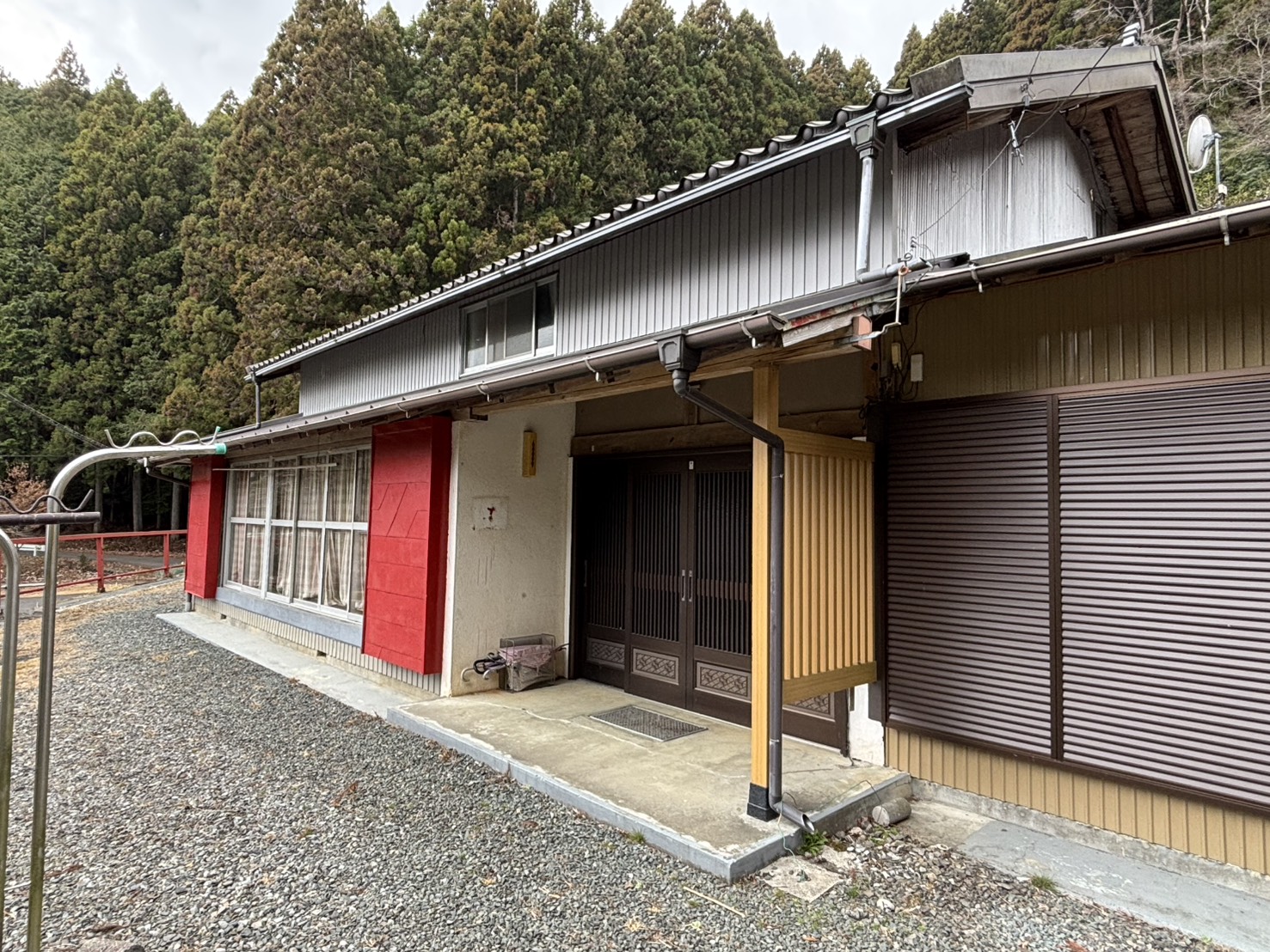 【久保尾地区】昔ながらの梁が立派な家。広い茶畑付き。